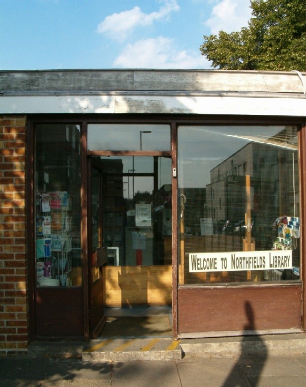 Vchod do  Northfields Library